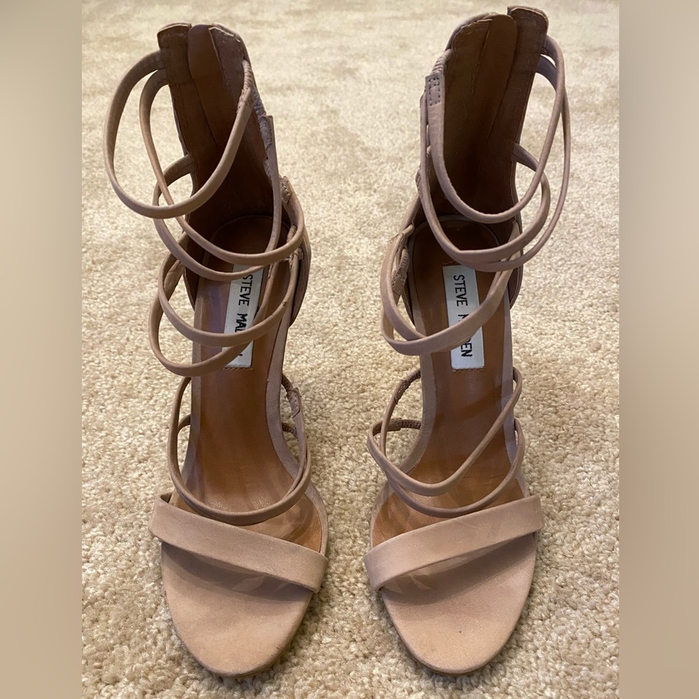 STEVE MADDEN HEELS
SIZE 5.5
